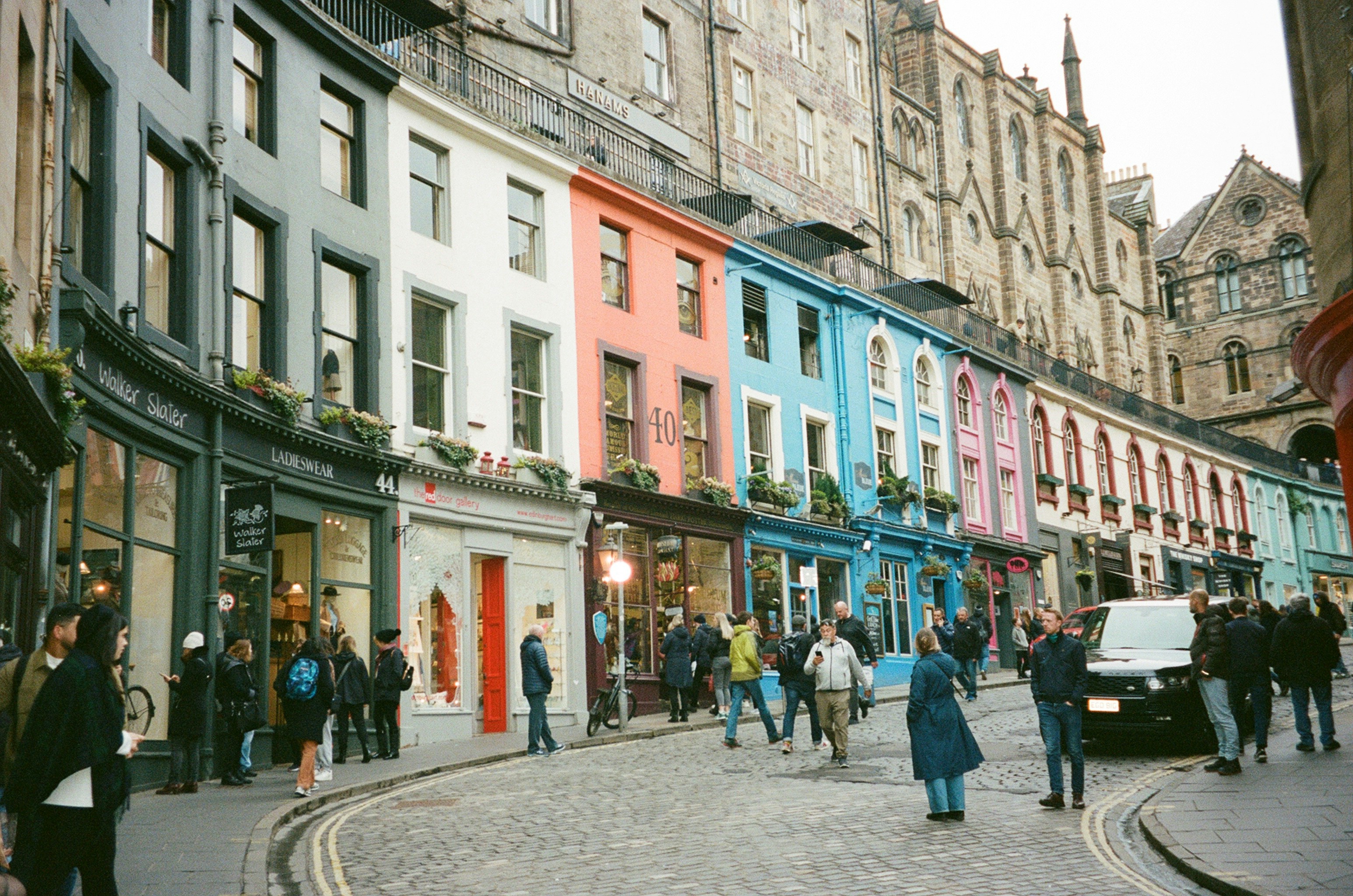 Victoria Street - Edimbourg - credit : jacob-fryer-ber5vO2QMN4-unsplash